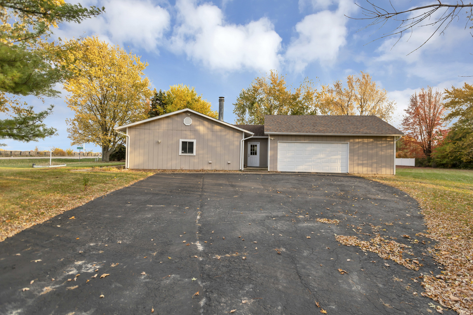 Property Photo:  7N191 Nancy Lane N  IL 60174 