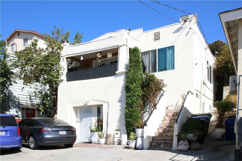 Property Photo:  411 W Avenue 37  CA 90065 