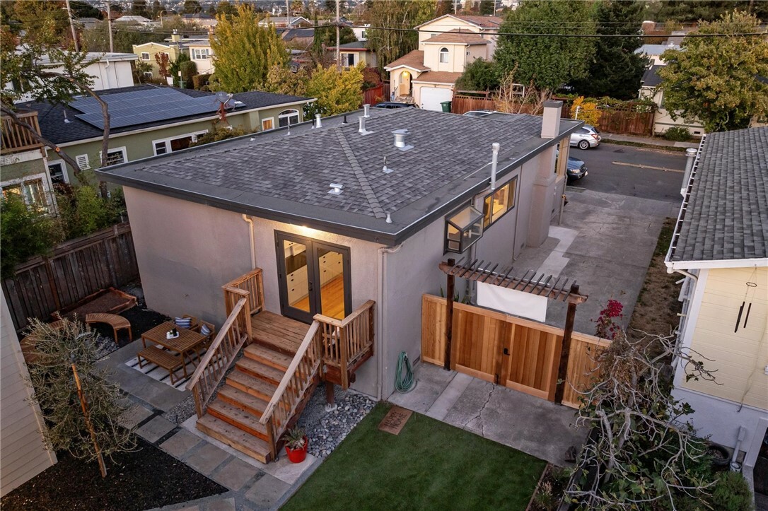 Property Photo:  2516 Mathews Street  CA 94702 