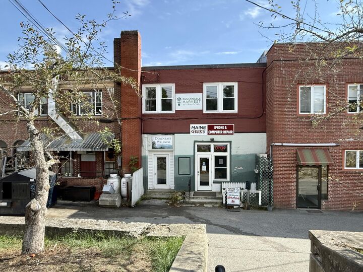 Property Photo:  