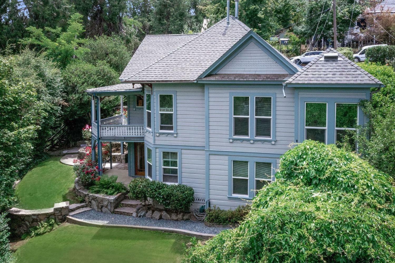 Property Photo: 300 S Pine Street CA 95959