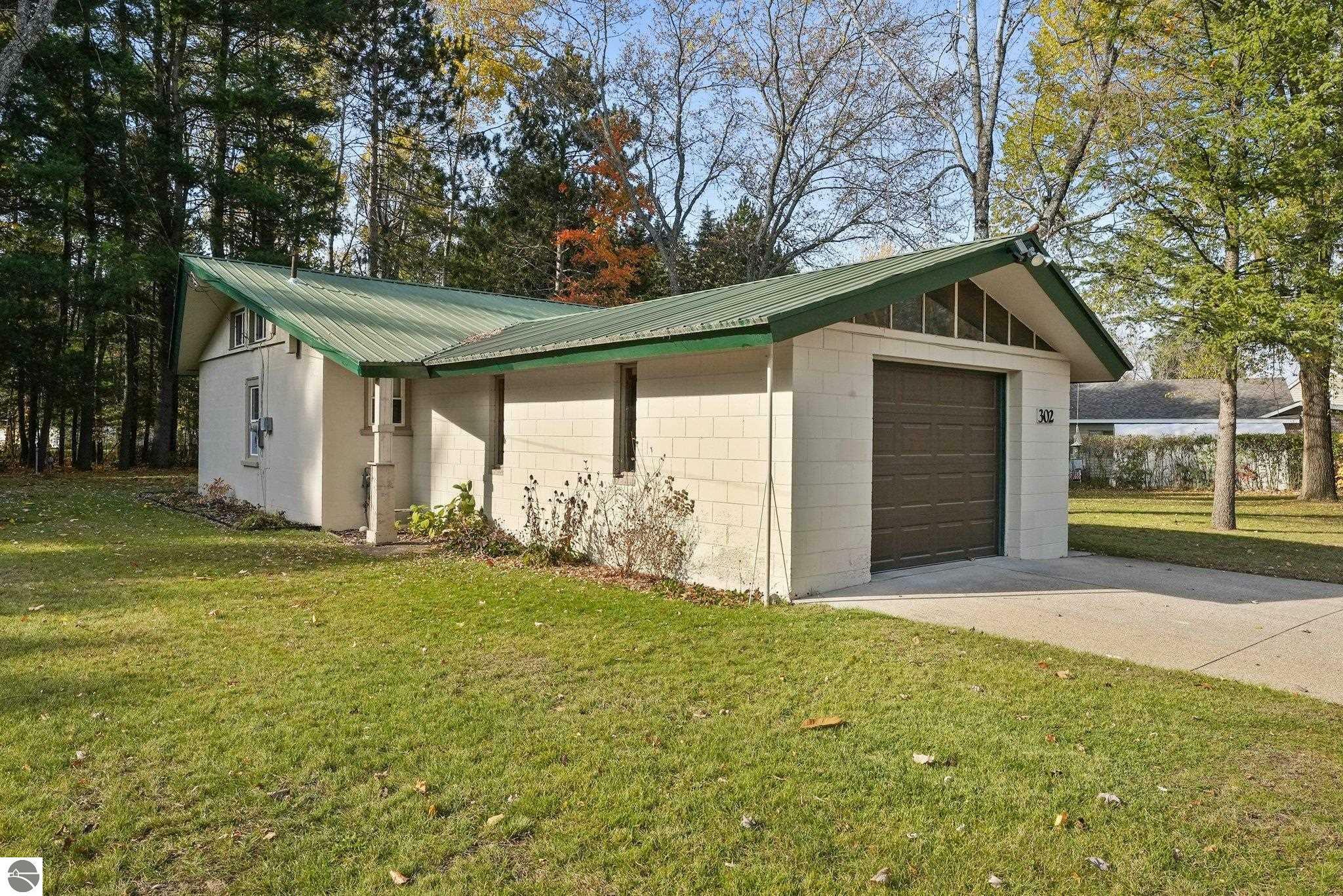 Property Photo:  302 Kentucky Avenue  MI 49601 