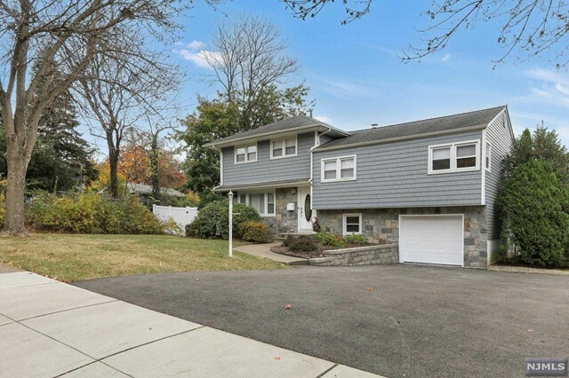 Property Photo:  66 Croton Place  NJ 07652 