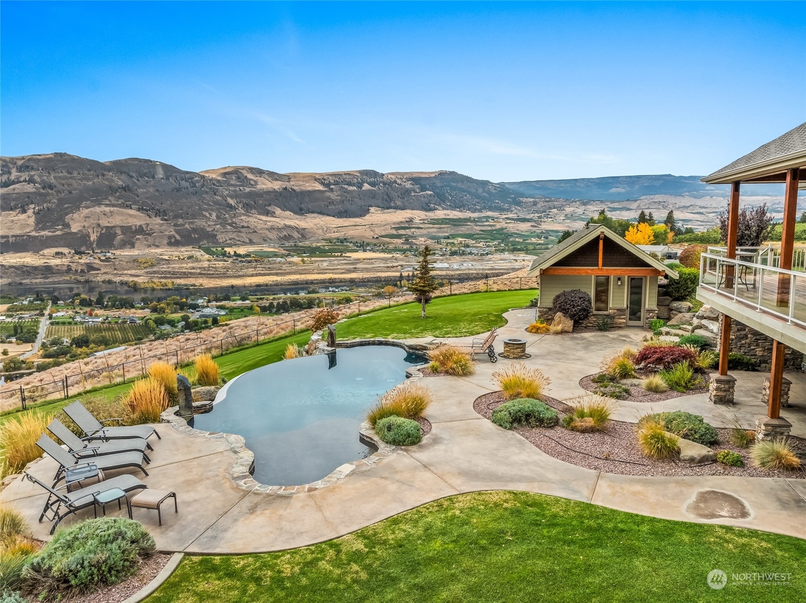 1114 S Wells  East Wenatchee WA 98802 photo