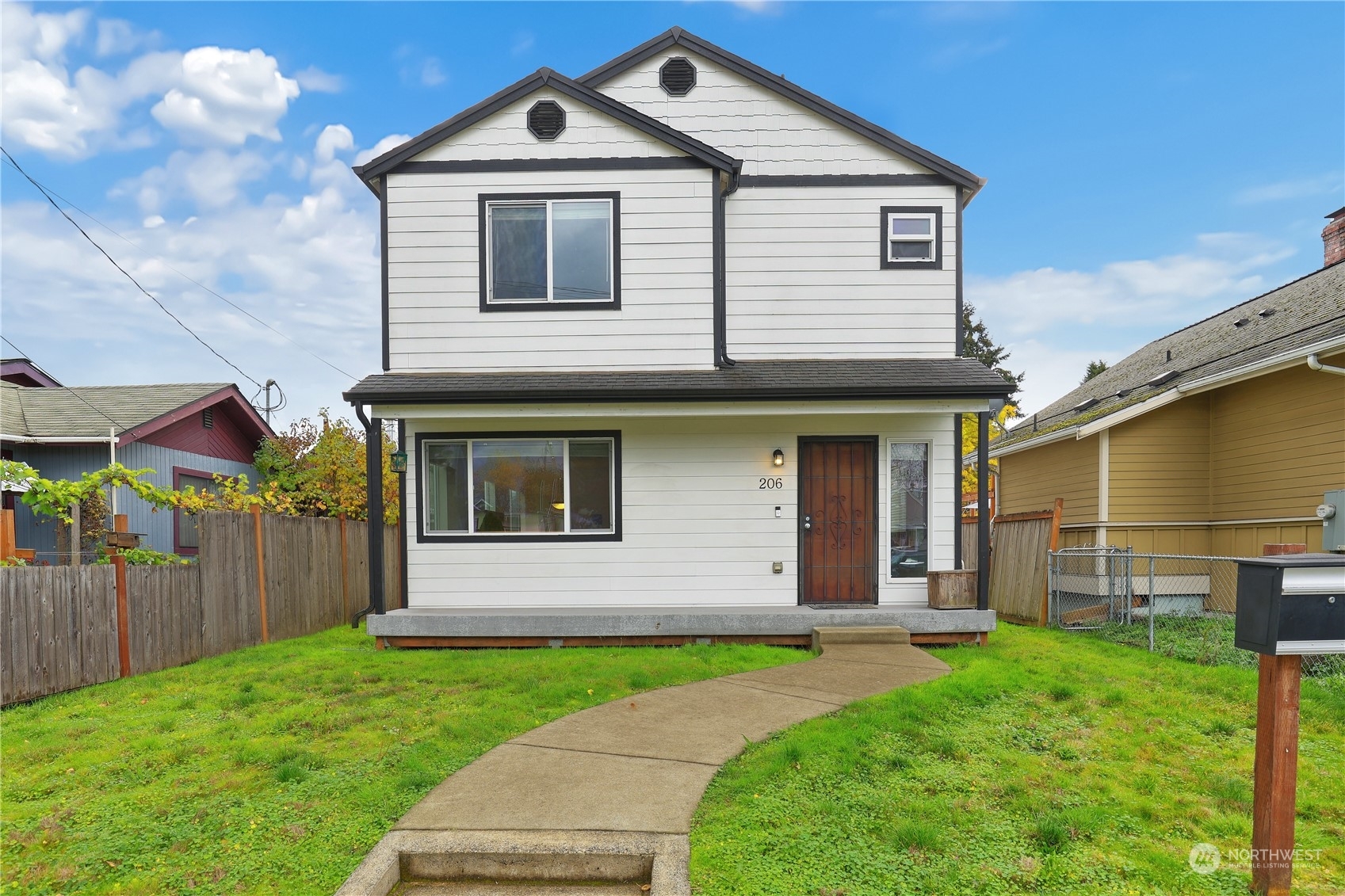 Property Photo:  206  13th Street SE  WA 98002 