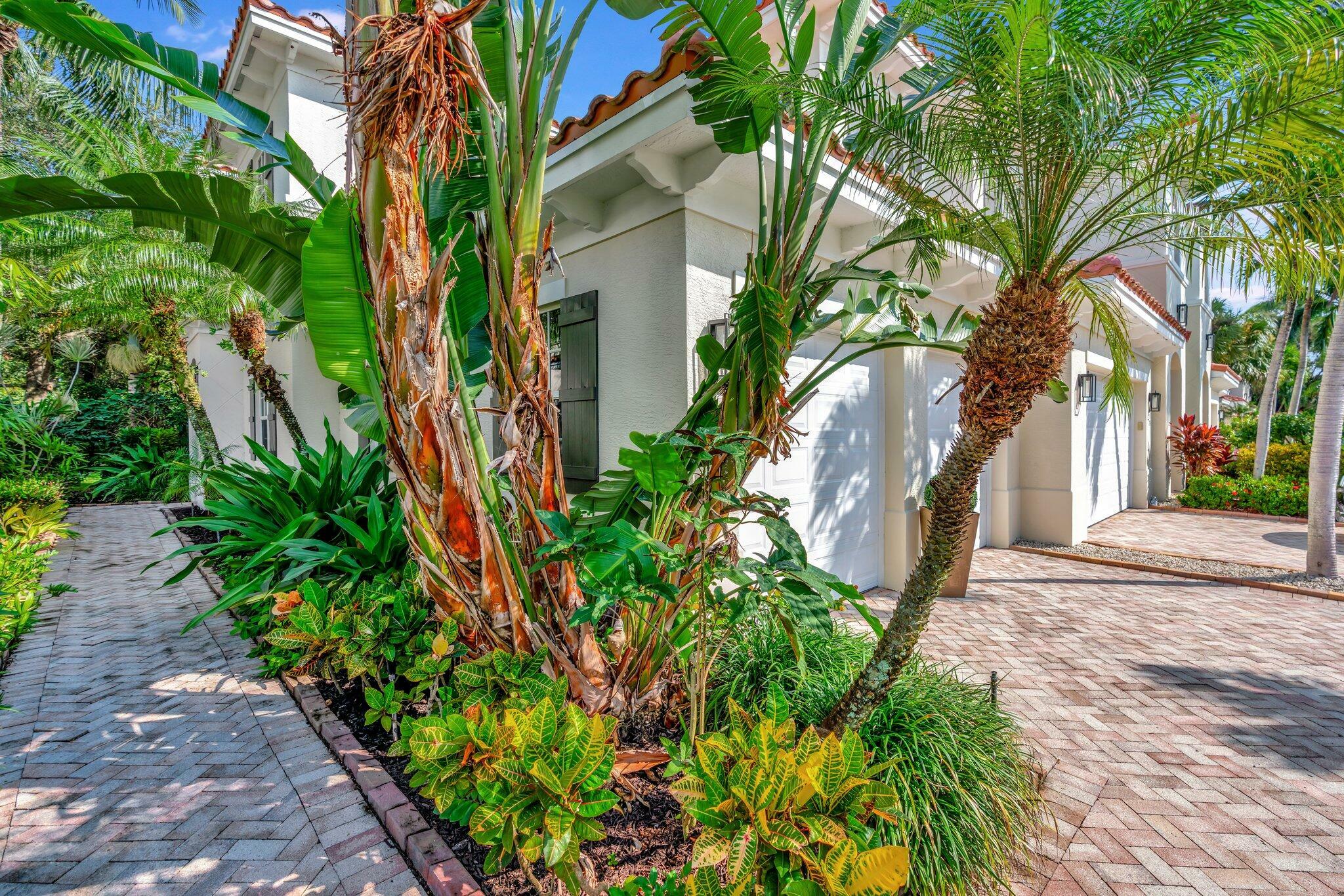 Property Photo:  215 Maison Court  FL 33410 