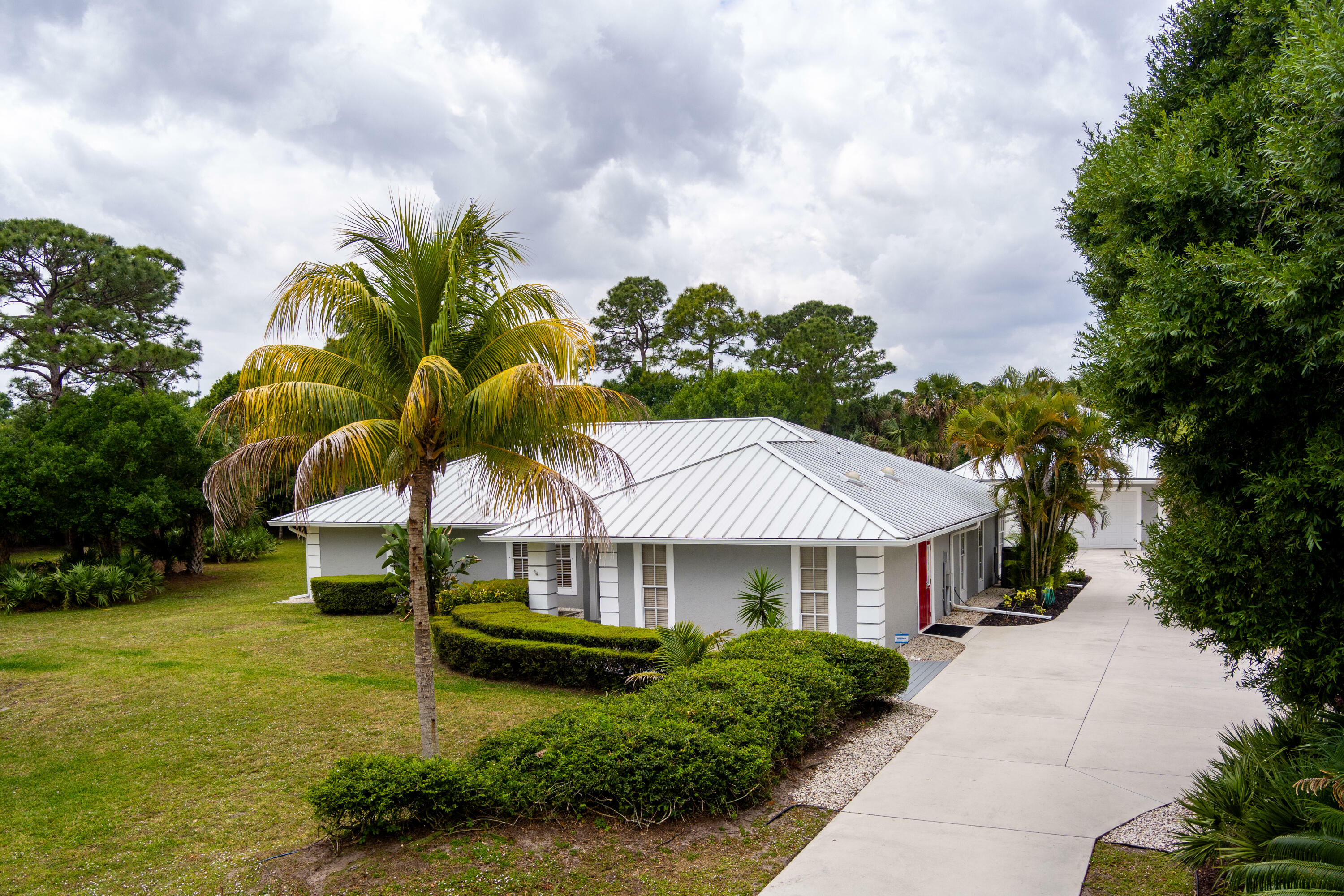 Property Photo:  4605 Pinetree Drive  FL 34982 