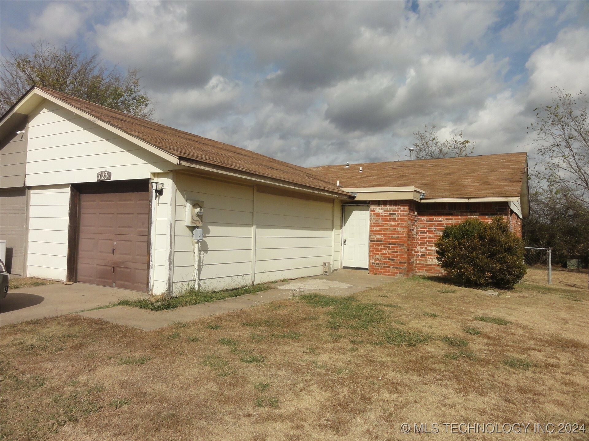 Property Photo:  723 Acorn Drive  OK 74003 