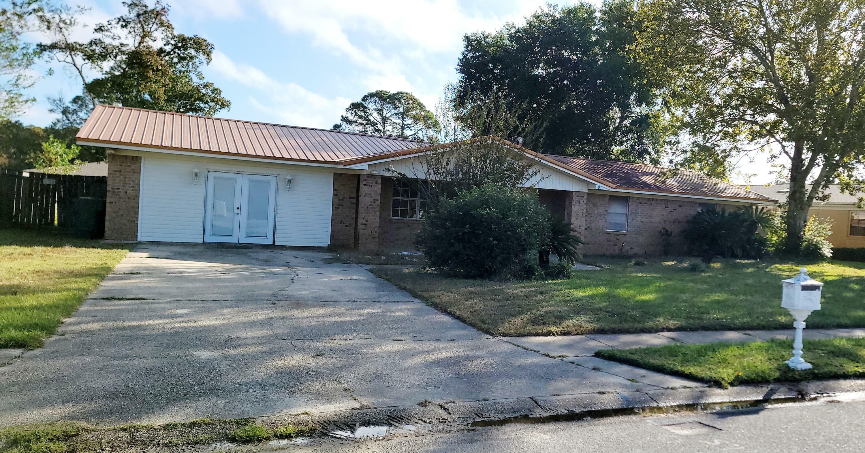 Property Photo:  304 Pine Moss Drive  FL 32548 