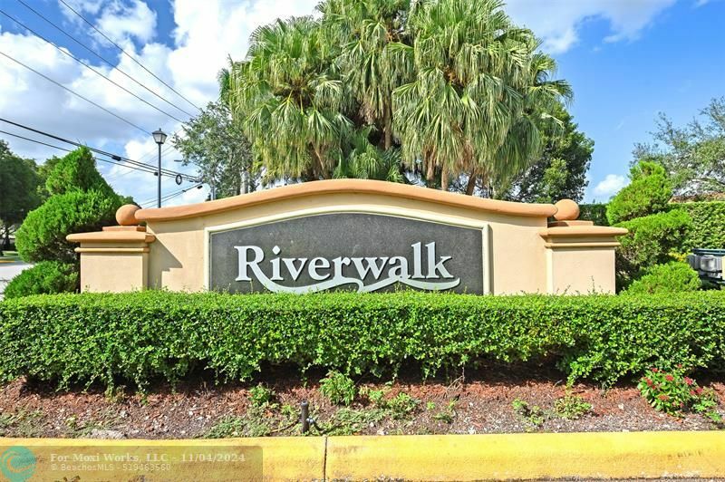 Property Photo:  260 Riverwalk Cir  FL 33326 