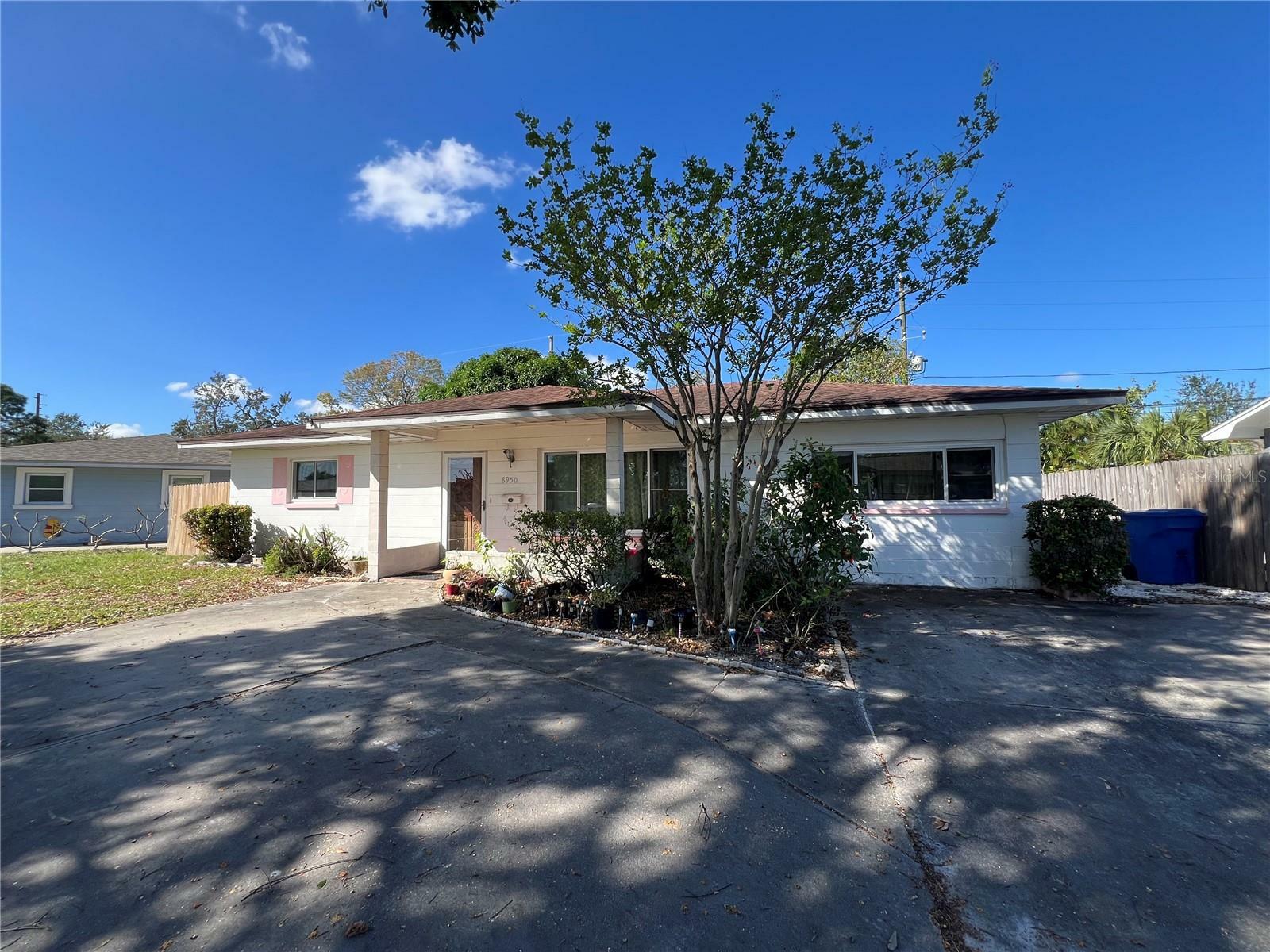 Property Photo: 8950 3rd Street N FL 33702