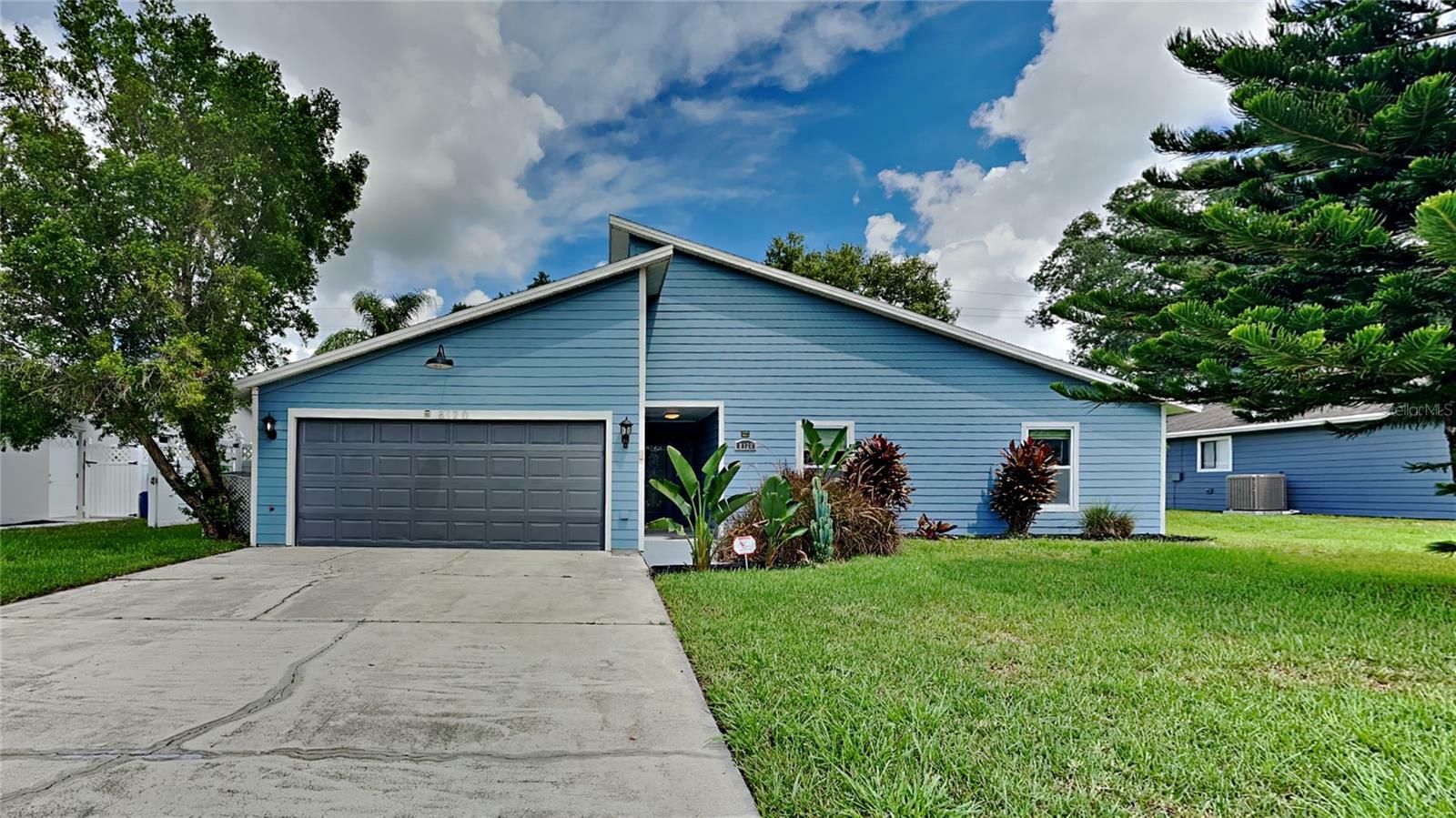 Property Photo:  8120 Glenbrooke Place  FL 34243 