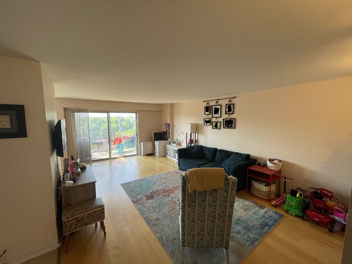 Property Photo:  7033 N Kedzie Avenue 504  IL 60645 