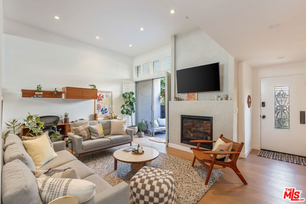 Property Photo: 4734 La Villa Marina F CA 90292