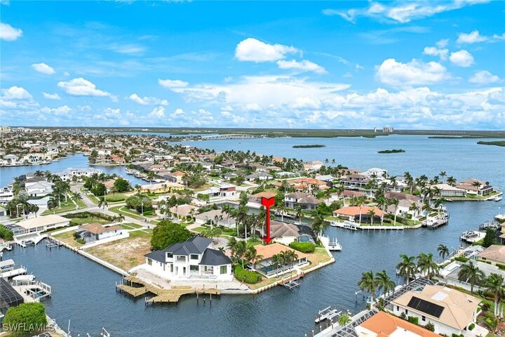 Property Photo: 418 Tarpon Court FL 34145