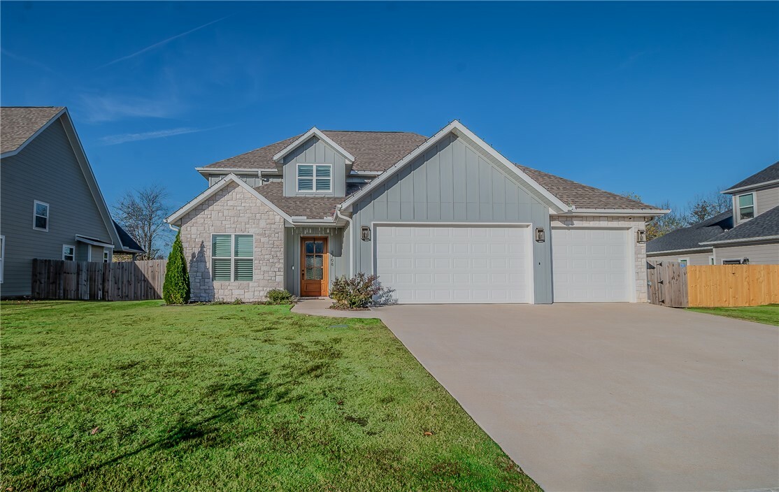 Property Photo:  2708 S 20th Place  AR 72758 