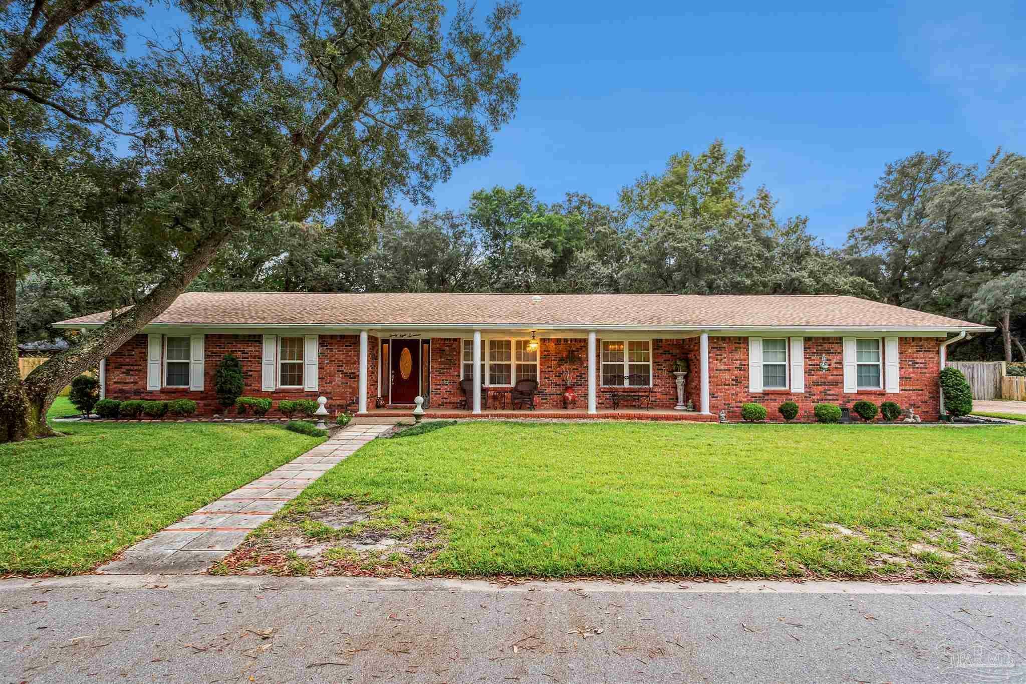 Property Photo:  2817 Whisper Oaks Dr  FL 32563 