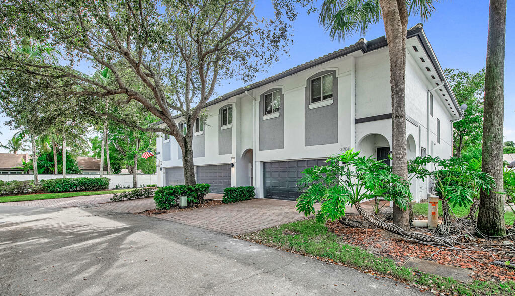 Property Photo:  2704 Treasure Cove Circle  FL 33312 