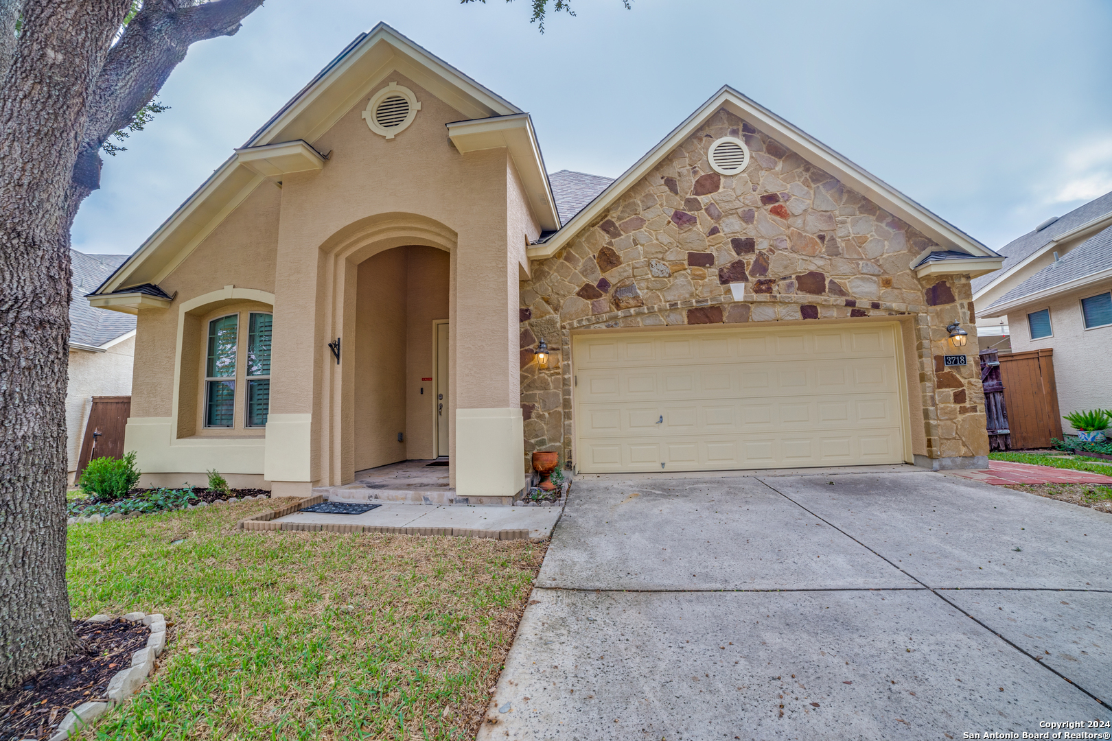 Property Photo: 3718 Willow Walk TX 78259