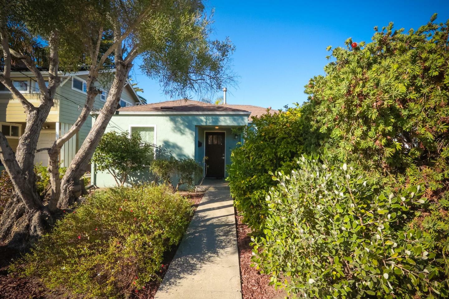 Property Photo:  1421 Broadway  CA 95062 