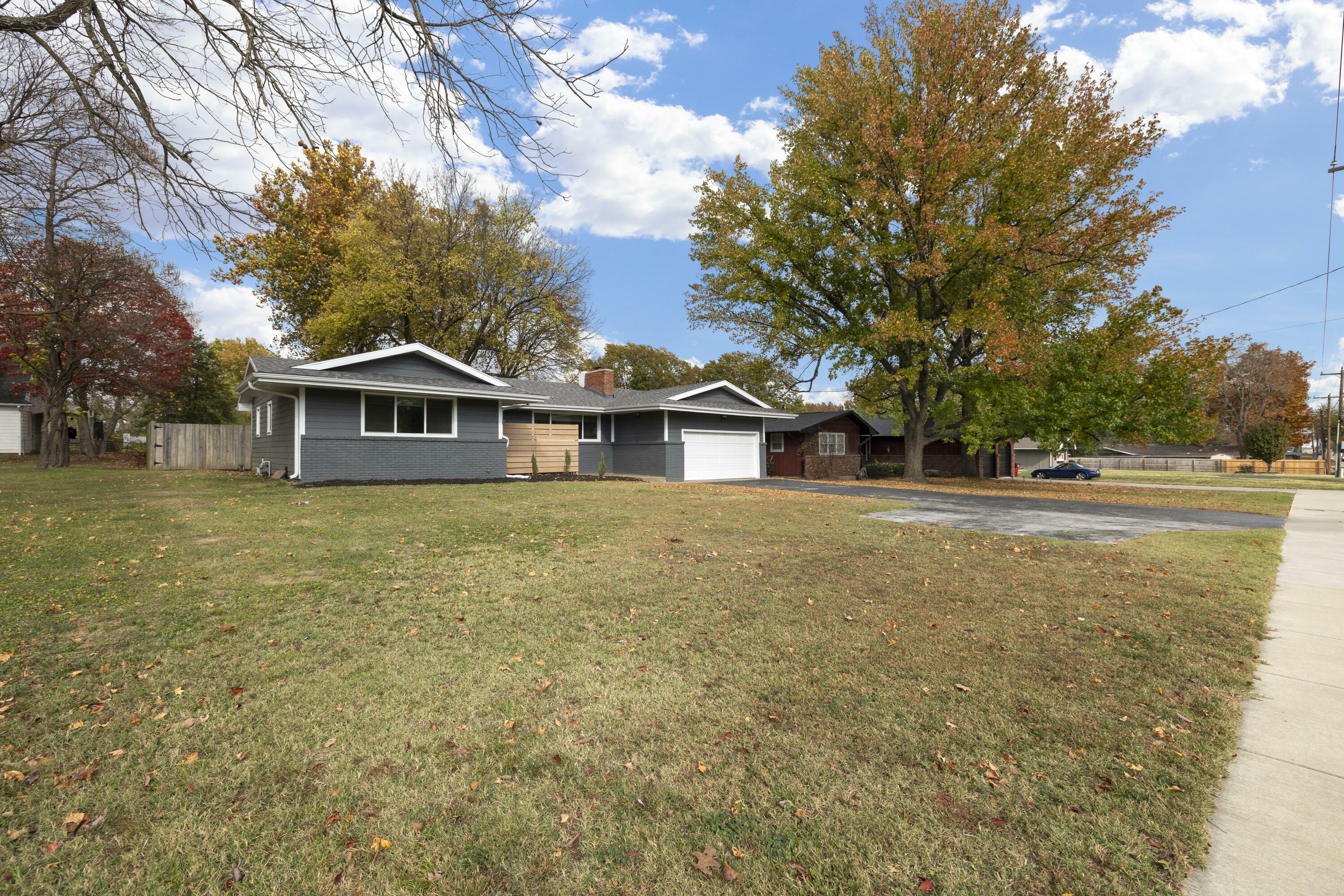 Property Photo:  2857 E Catalpa Street  MO 65804 