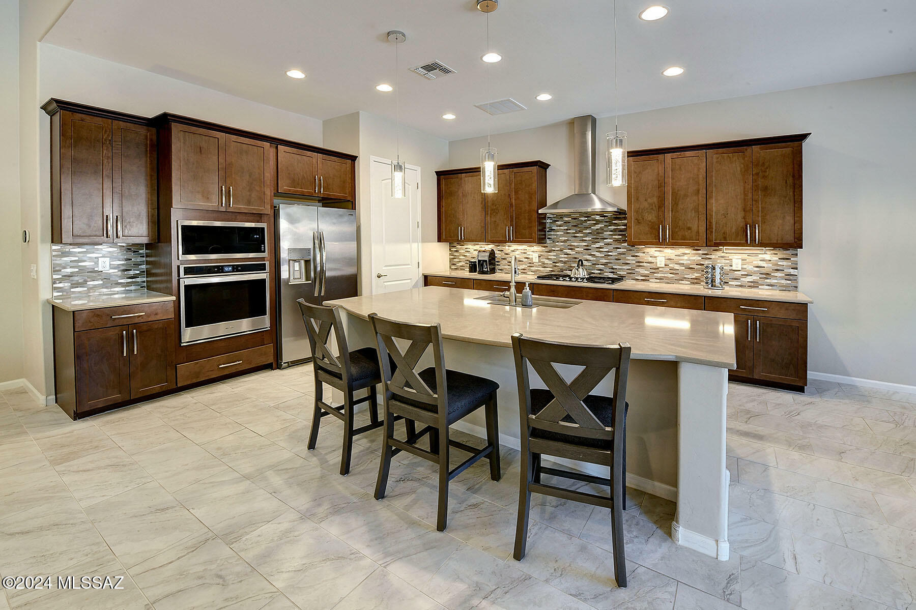 Property Photo: 13490 N Fiesta Flower Drive AZ 85755