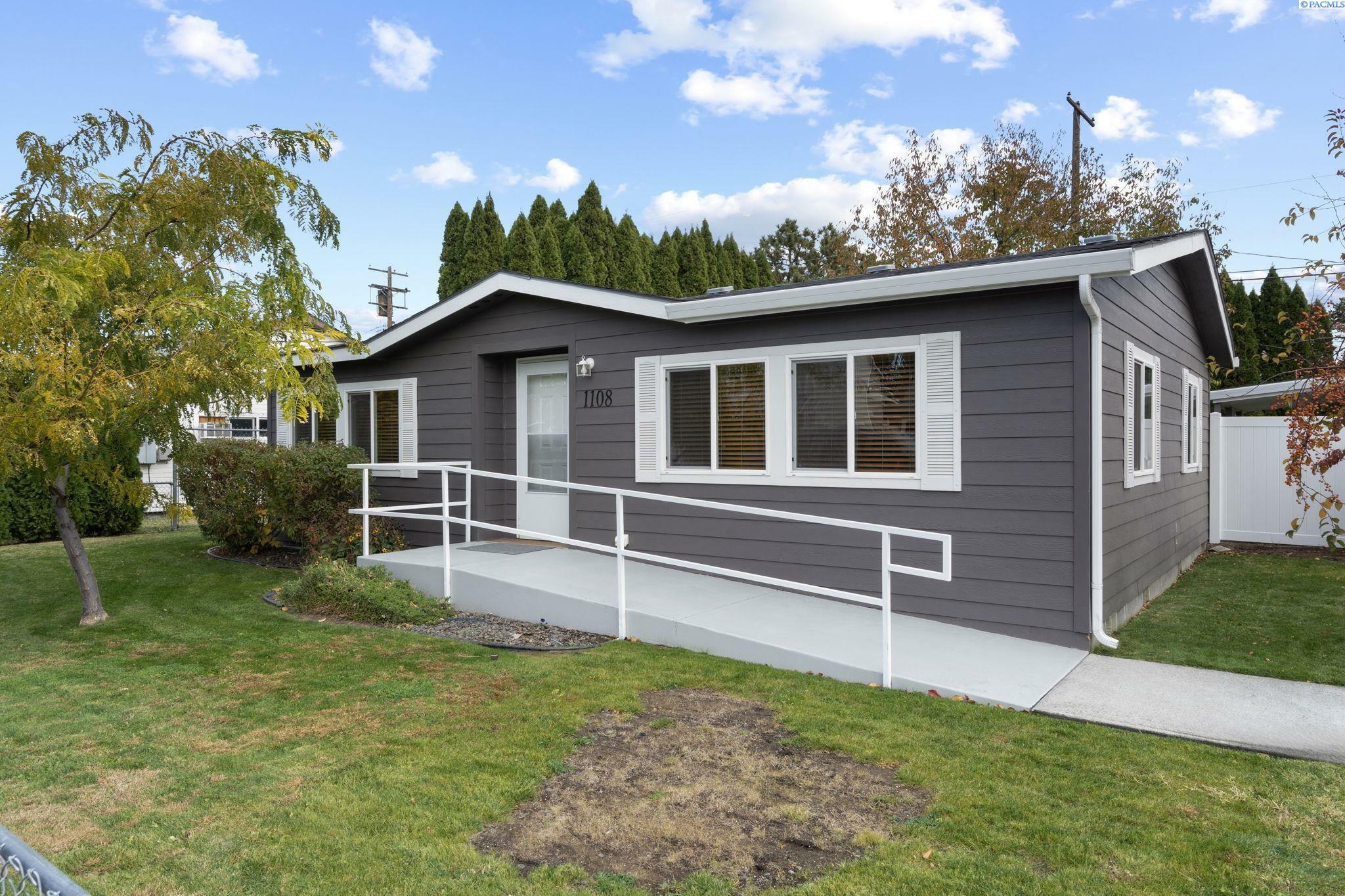 Property Photo:  1108 Willard Ave  WA 99354 