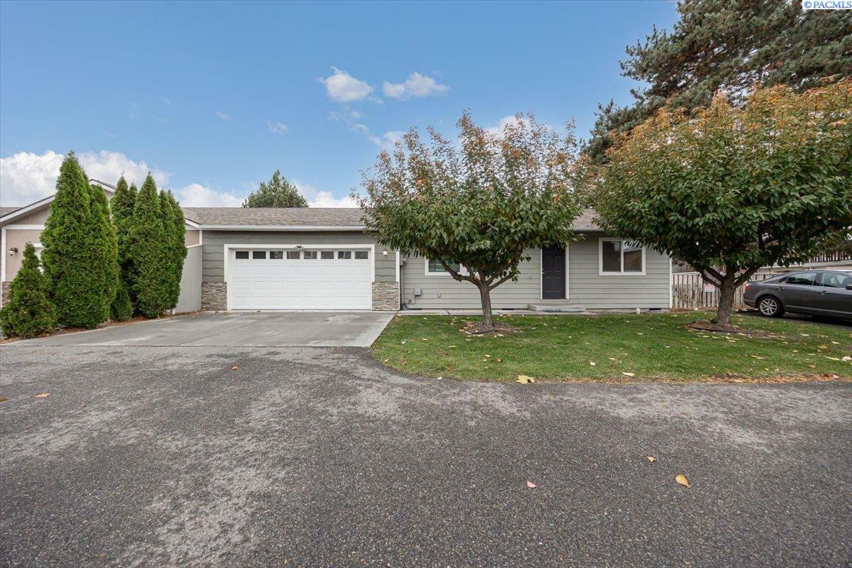 Property Photo: 54 S Dawes St WA 99336