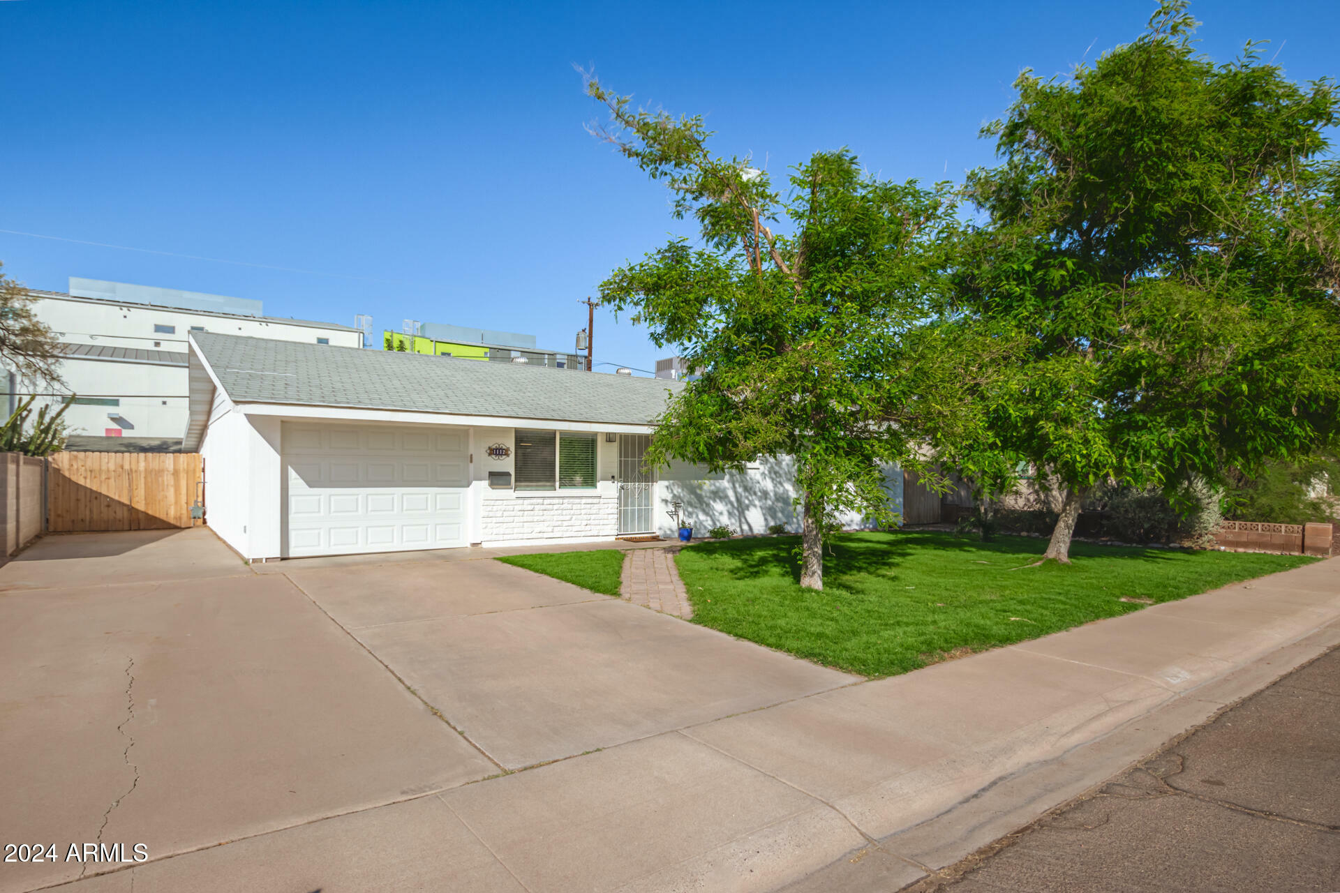 Property Photo: 1112 W 9th Street AZ 85281
