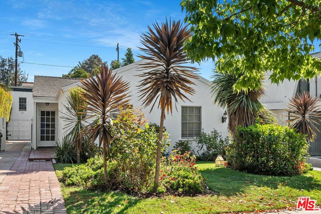 Property Photo:  934  N La Jolla Ave  CA 90046 