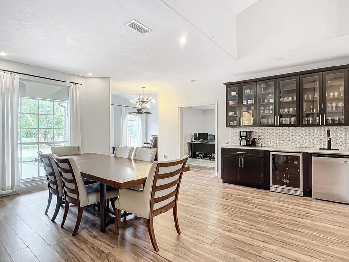 Property Photo: 693 Charrice Place FL 32771
