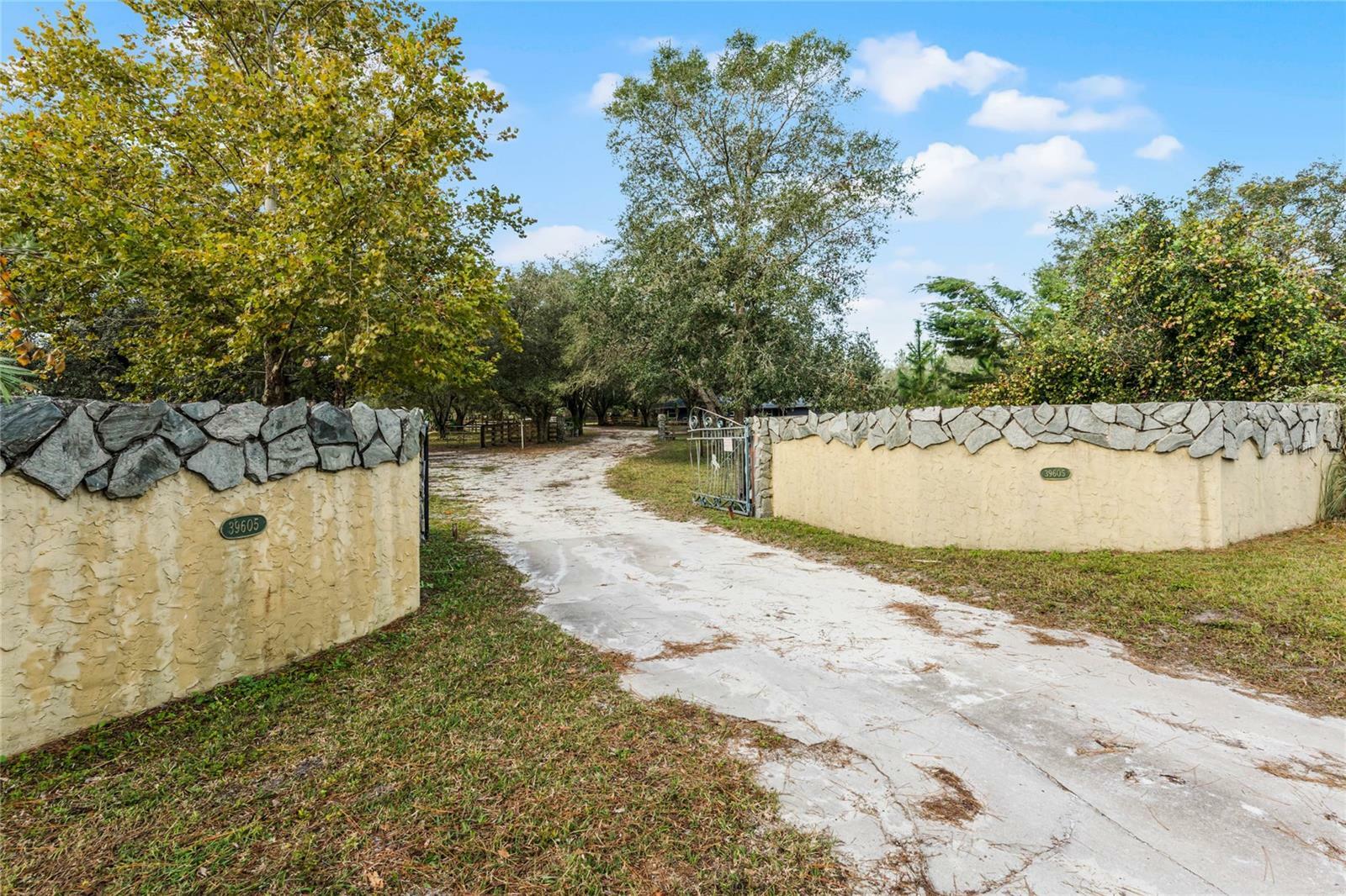 Property Photo:  39605 Swift Road  FL 32726 