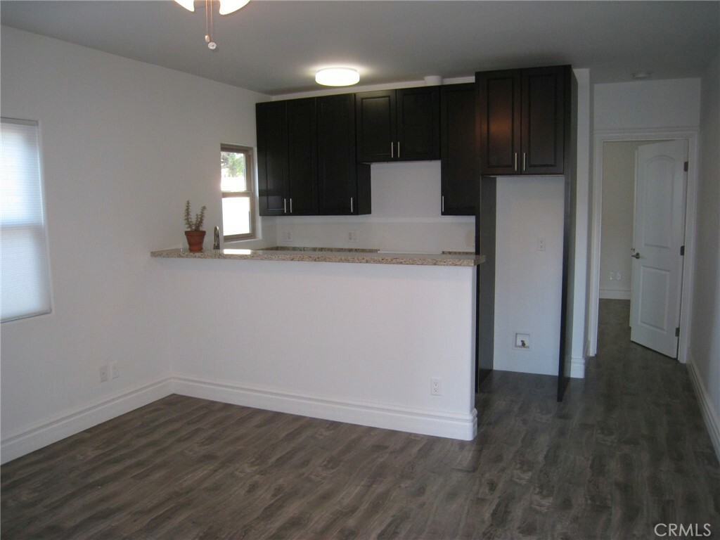 Property Photo:  1265 S Cloverdale Avenue 1/2  CA 90019 