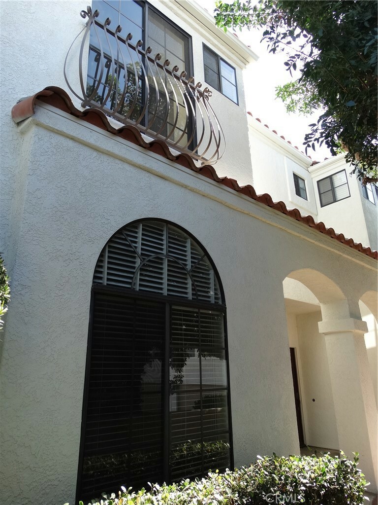 Property Photo:  529 W 220th Street 33  CA 90745 