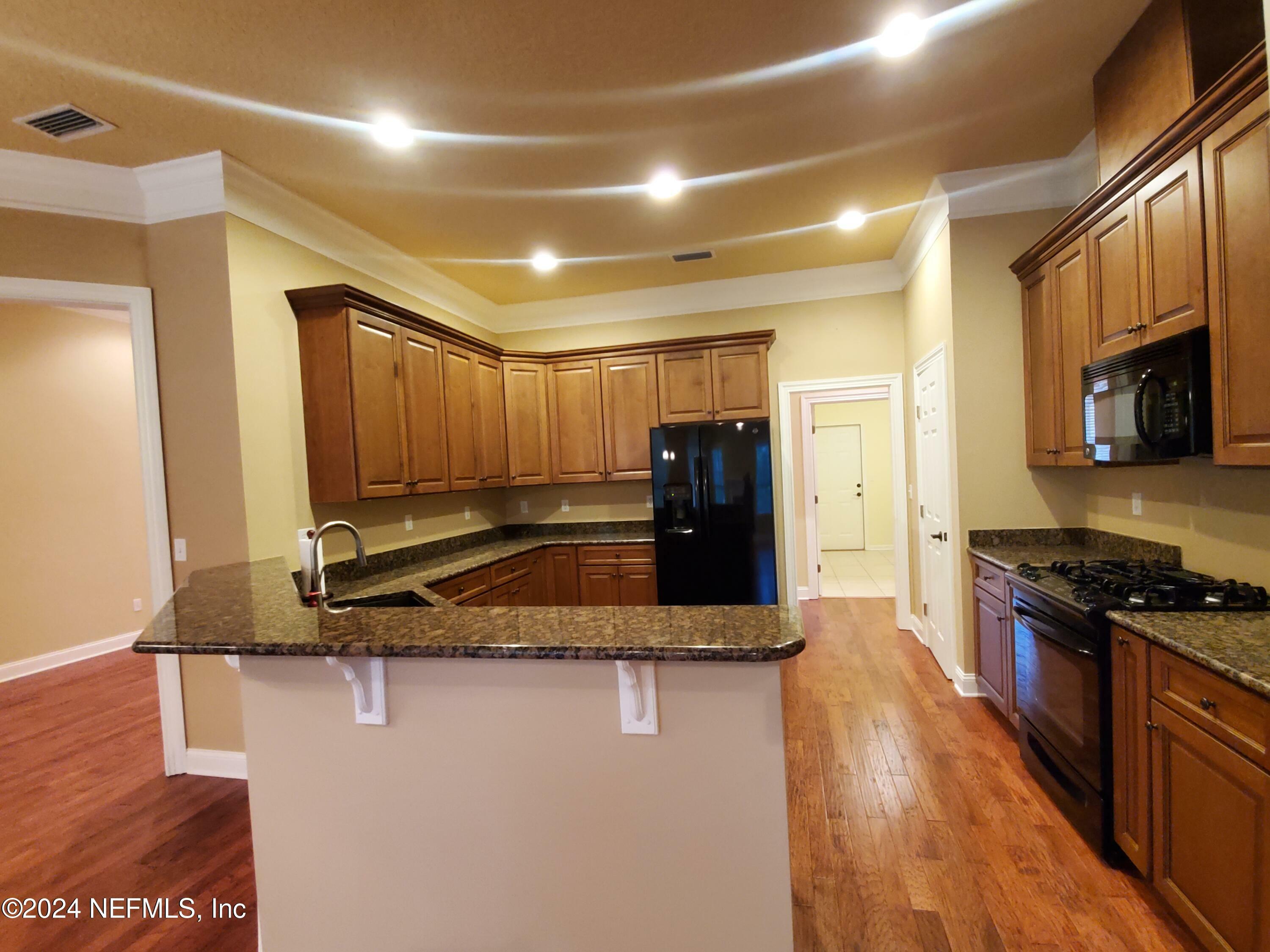 Property Photo:  5105 Foliage Way  FL 32092 