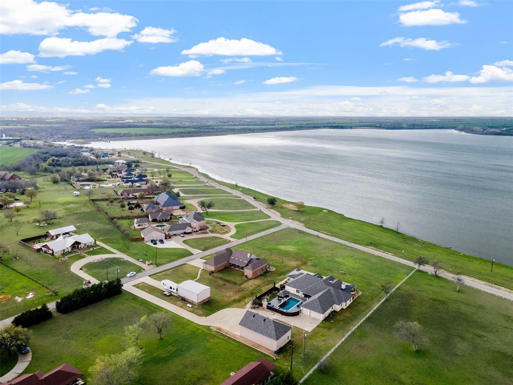 Property Photo:  2009 Lakeshore Drive  TX 76033 