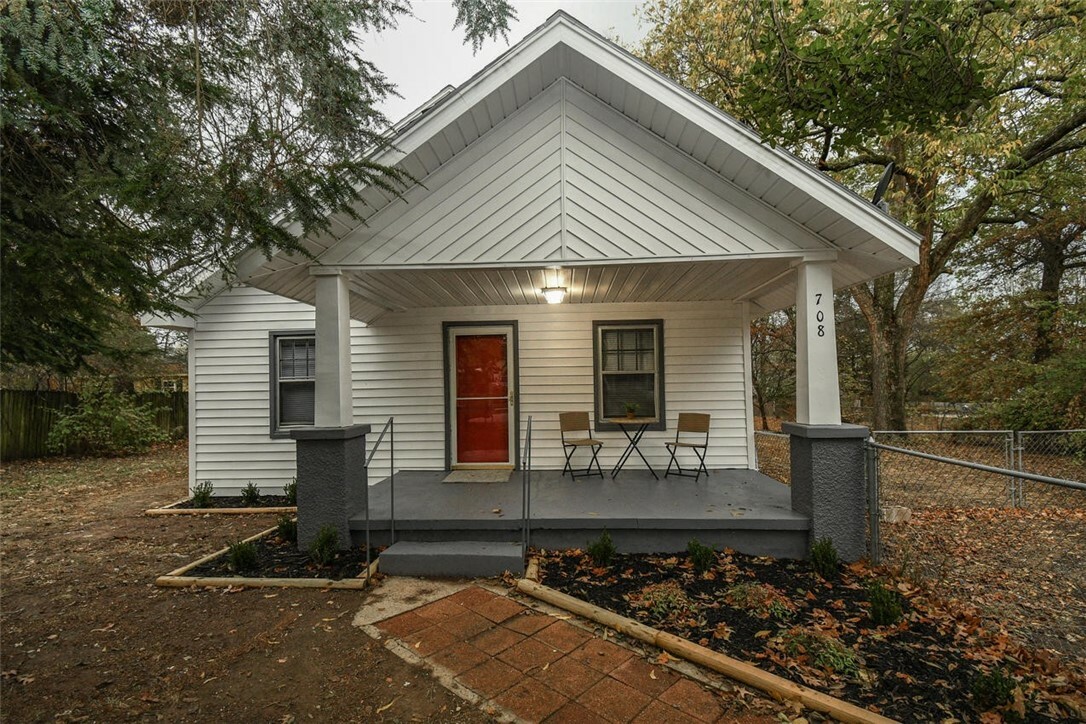 Property Photo:  708 N Wright Street  AR 72761 