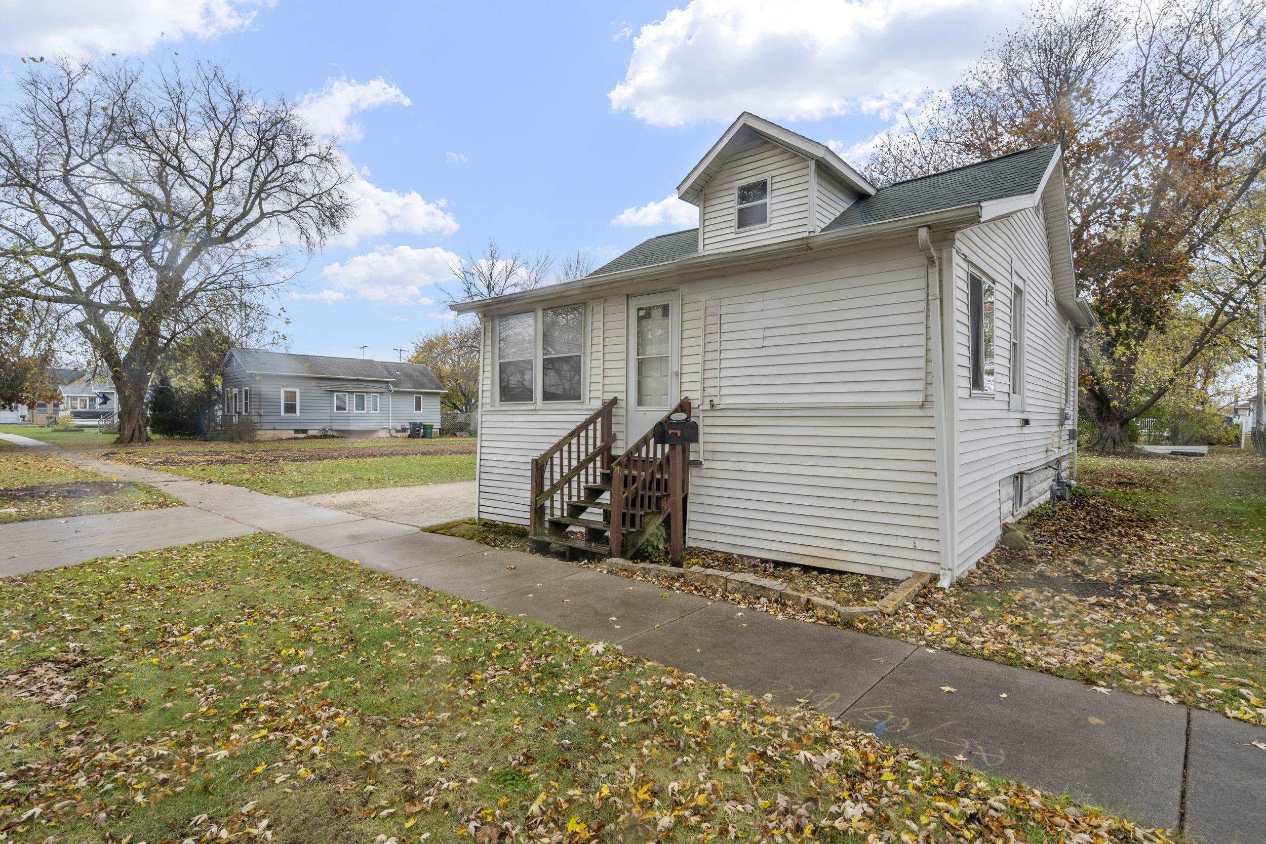 Property Photo:  242 N Lincoln Avenue  WI 54935-3218 