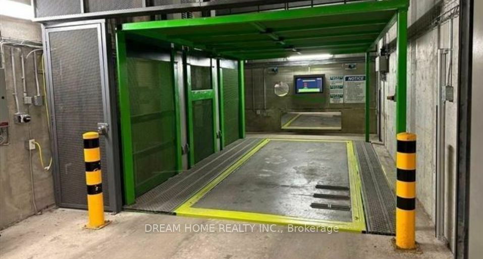 Property Photo:  197 Yonge Street  ON M5B 0C1 