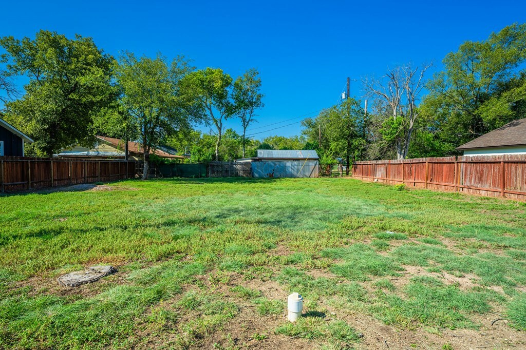 Property Photo:  325 Cottage St  TX 78028 