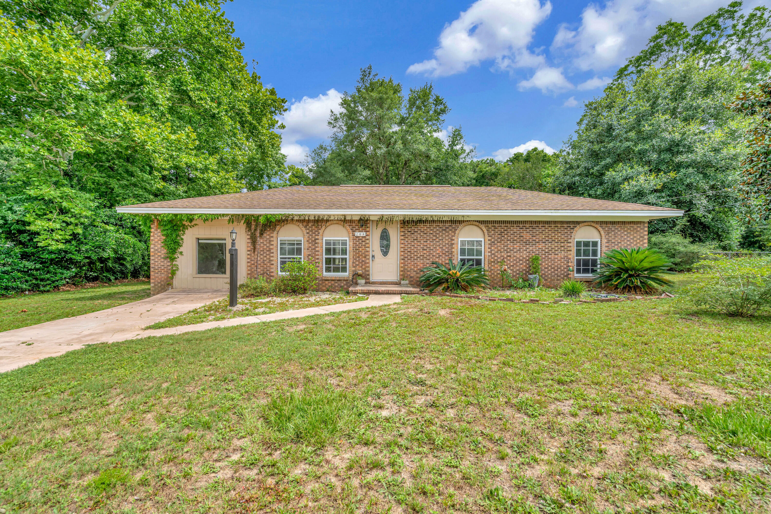 Property Photo:  208 Forrest Parkway  FL 32539 