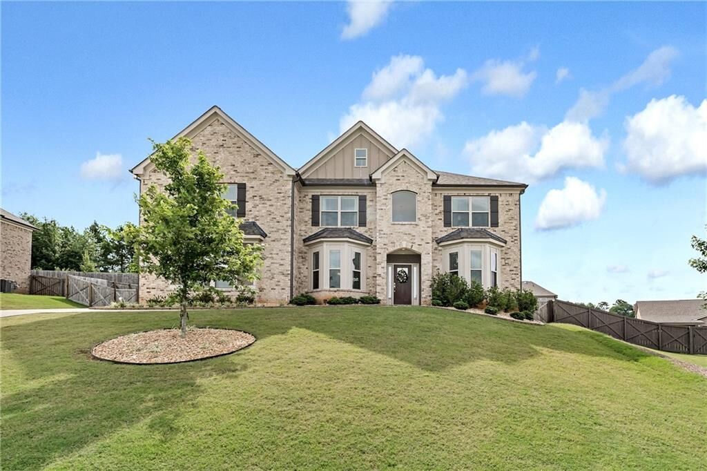 Property Photo: 4030 Mayhill Circle GA 30040