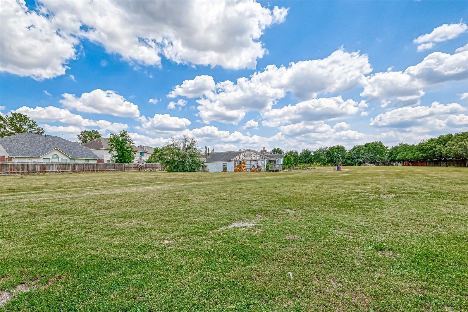 Property Photo: 11211 S Dargail Street TX 77478