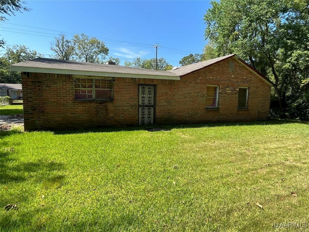 Property Photo:  129 E Woodland Drive  AL 36105 