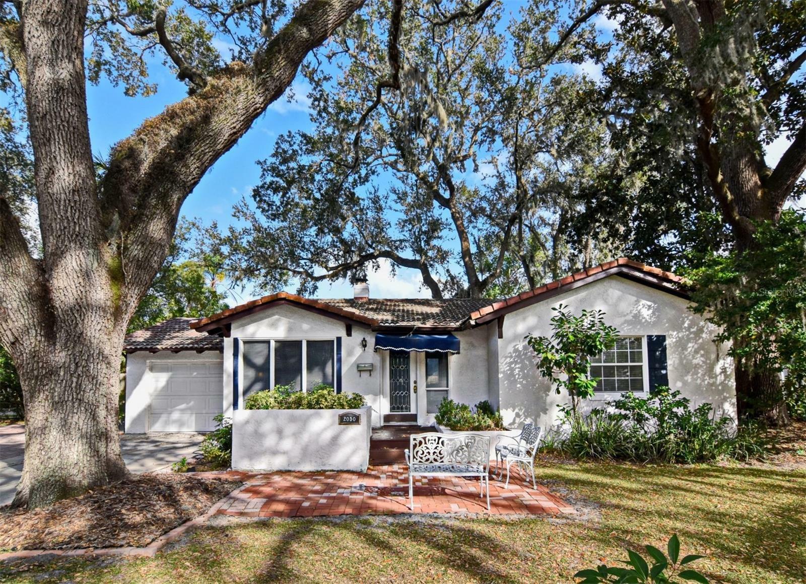 Property Photo:  2050 Temple Drive  FL 32789 