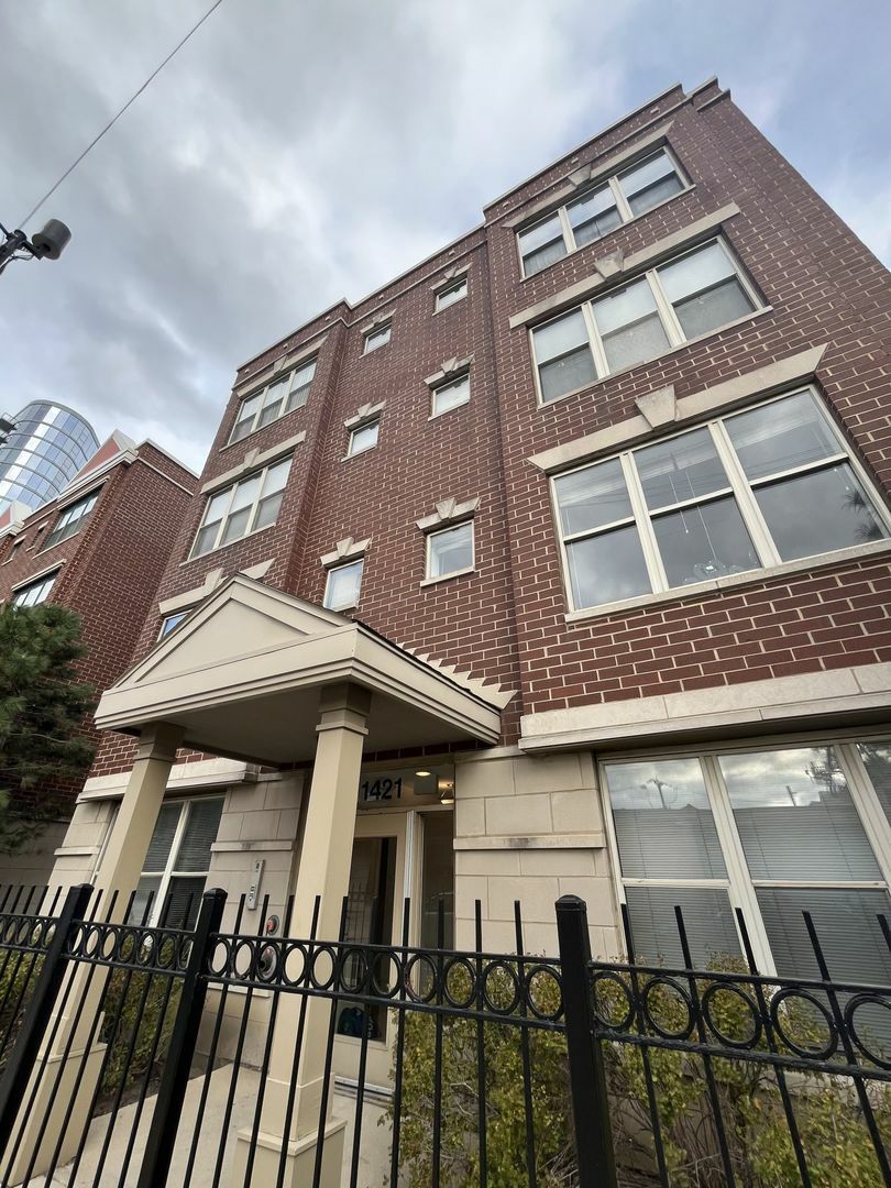 Property Photo:  1421 N Halsted Street 2S  IL 60642 