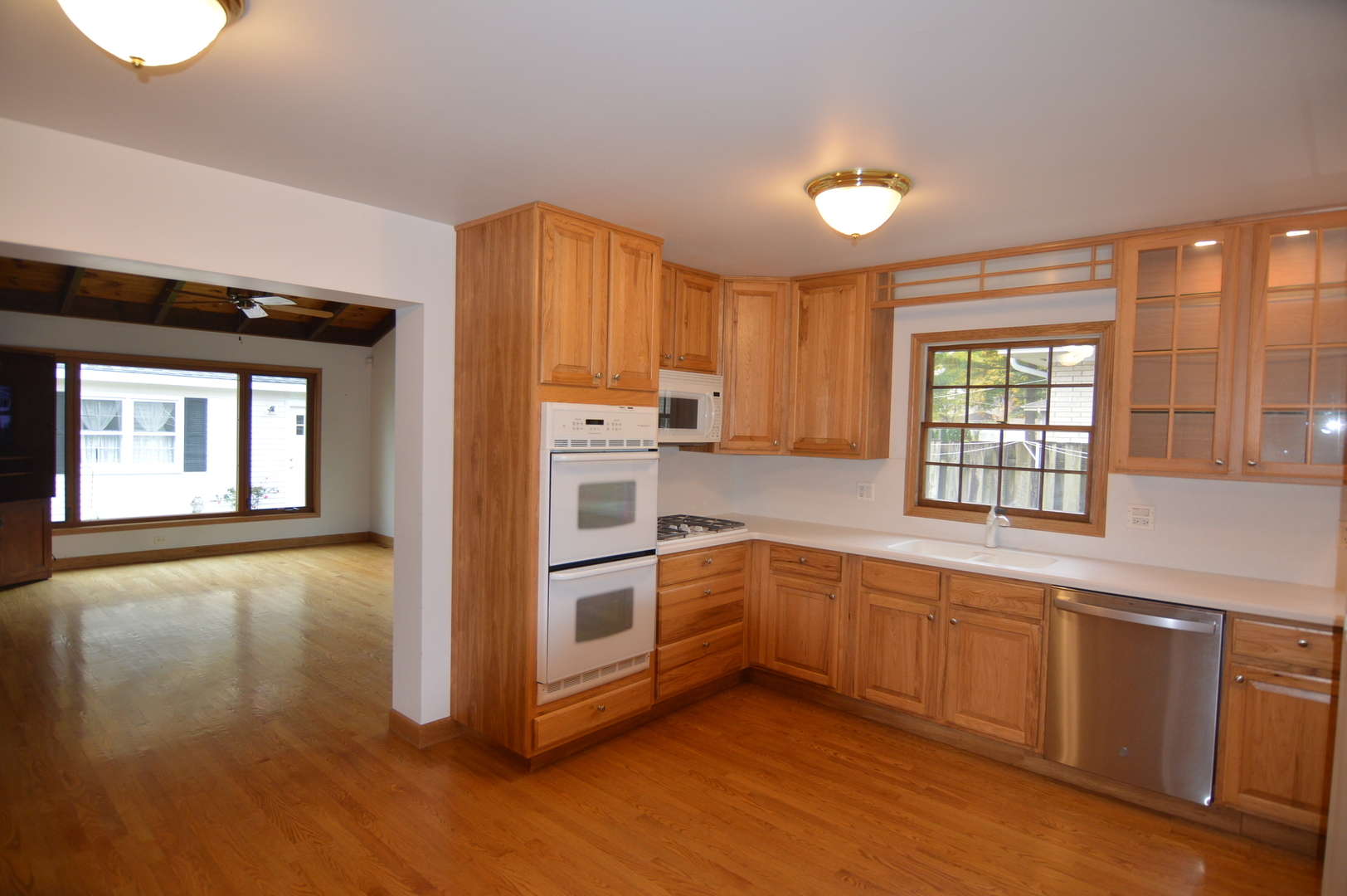 Property Photo:  2405 E Miner Street  IL 60004 