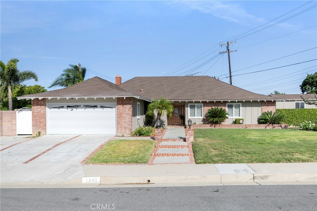 Property Photo:  1845 E Sunview Drive  CA 92865 