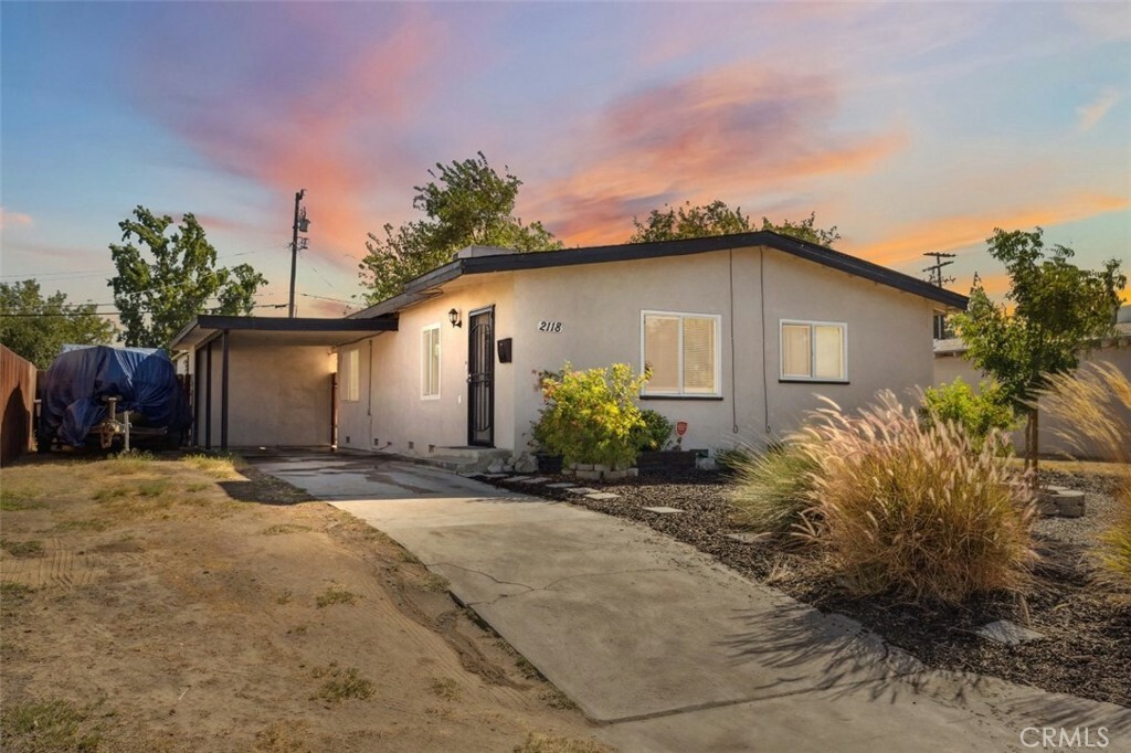 Property Photo:  2118 E Sussex Way  CA 93726 