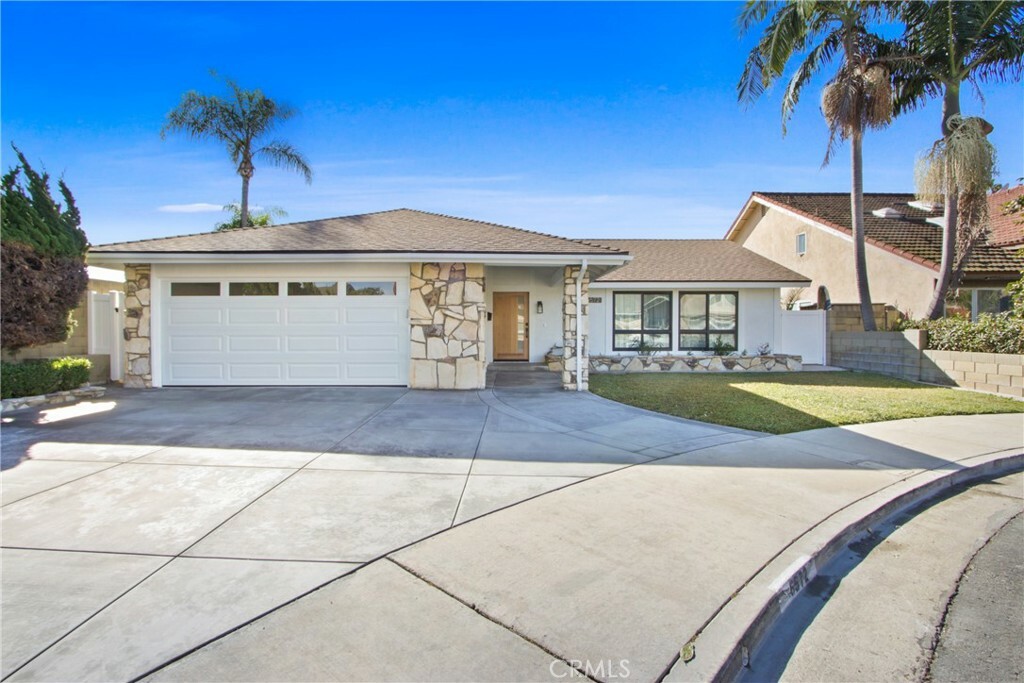 Property Photo:  6572 Vesper Circle  CA 92647 